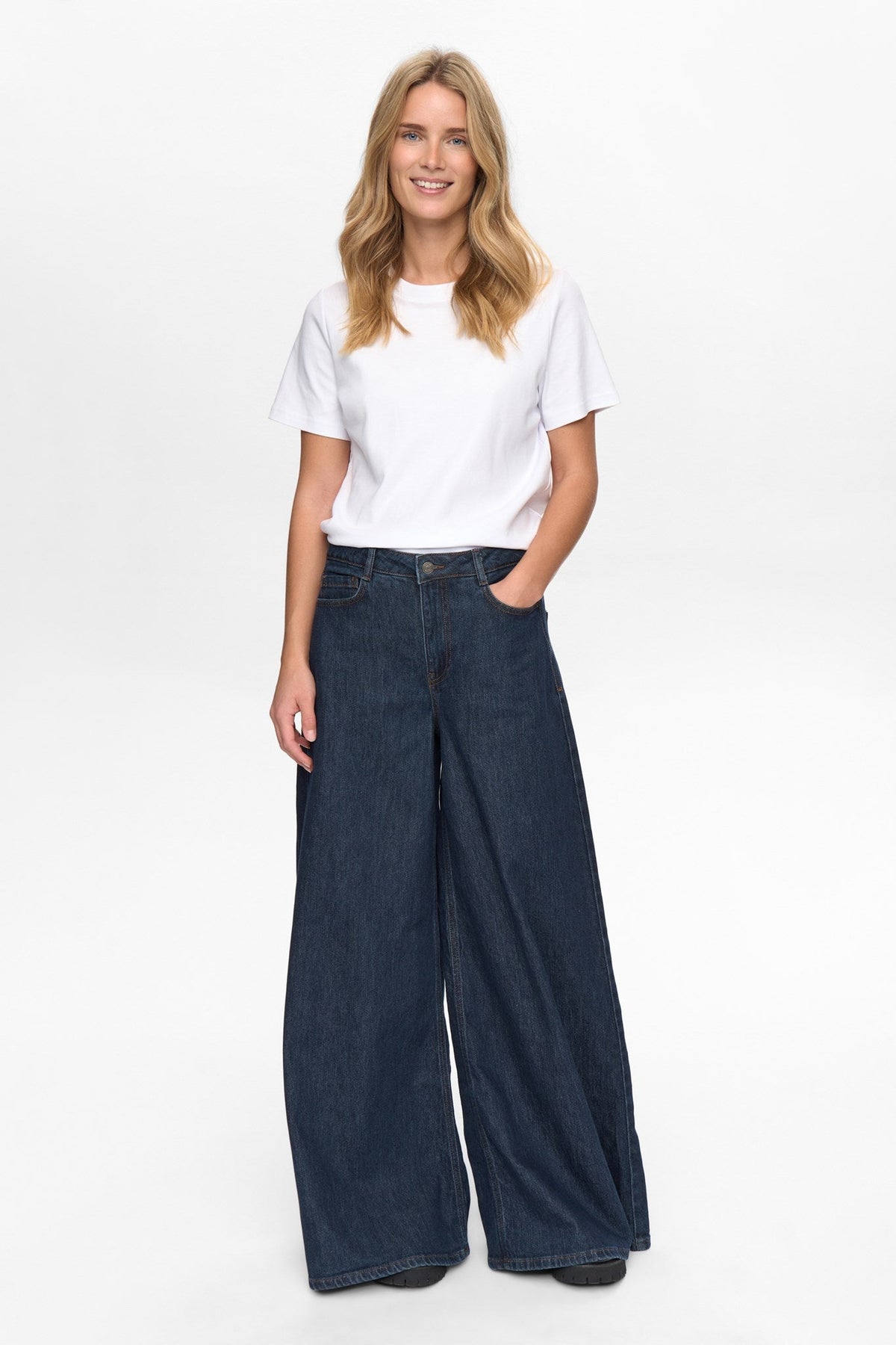 NUVENICE - HR EXTRA WIDE JEANS - Dark Blue Denim 1